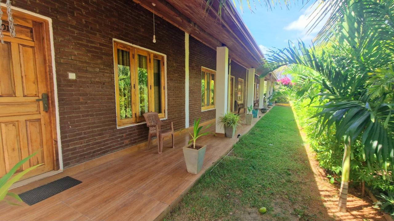 Italian Guest Hotel Trincomalee Exterior photo