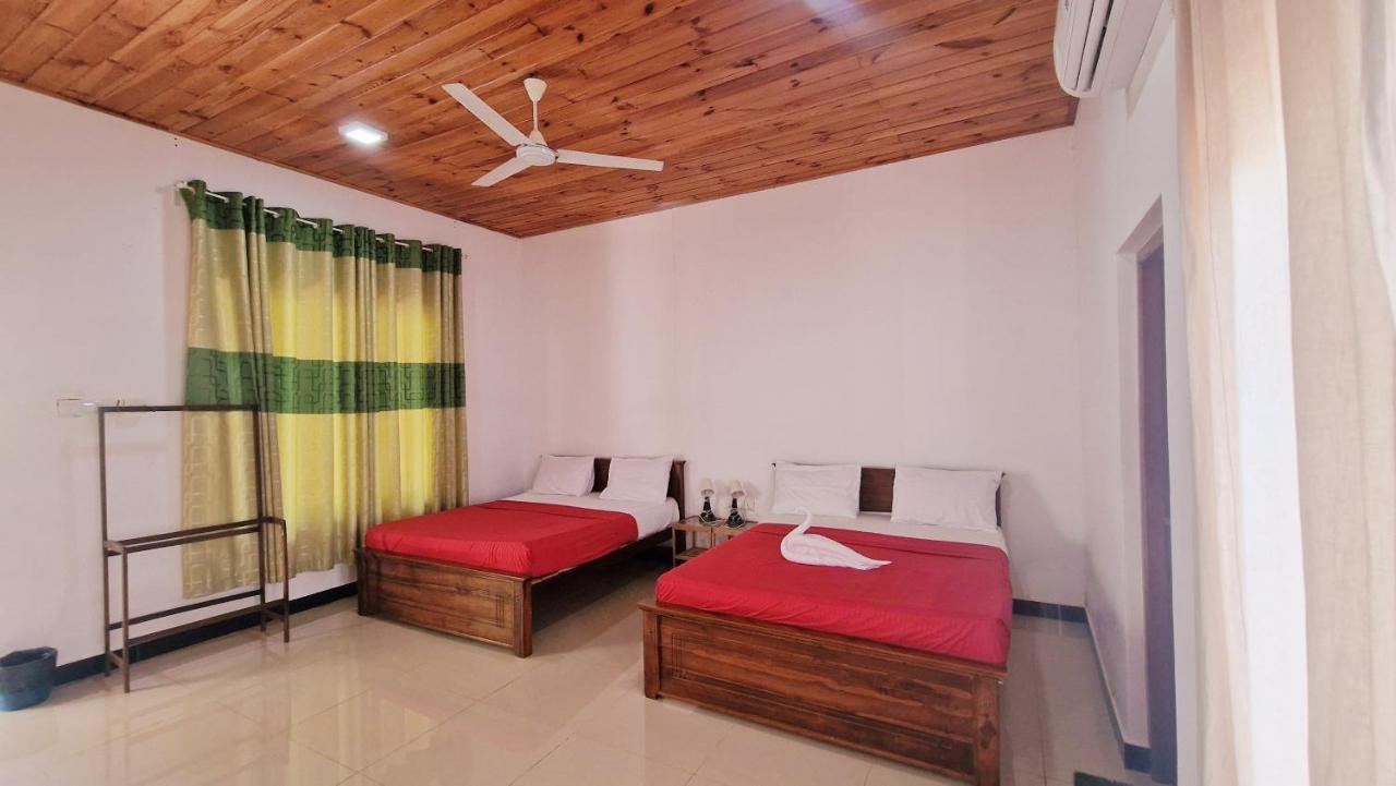 Italian Guest Hotel Trincomalee Exterior photo