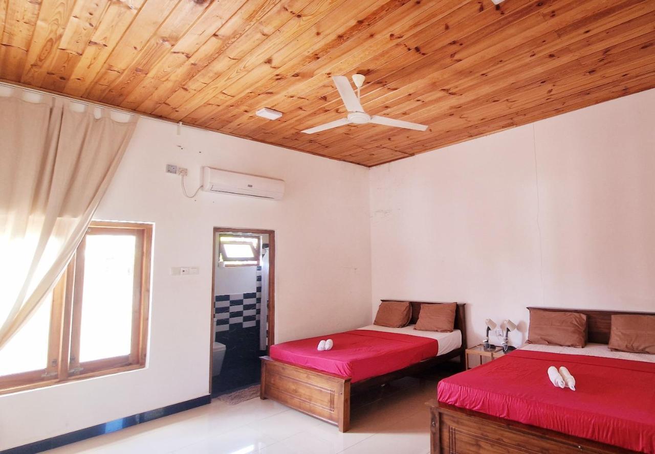 Italian Guest Hotel Trincomalee Exterior photo