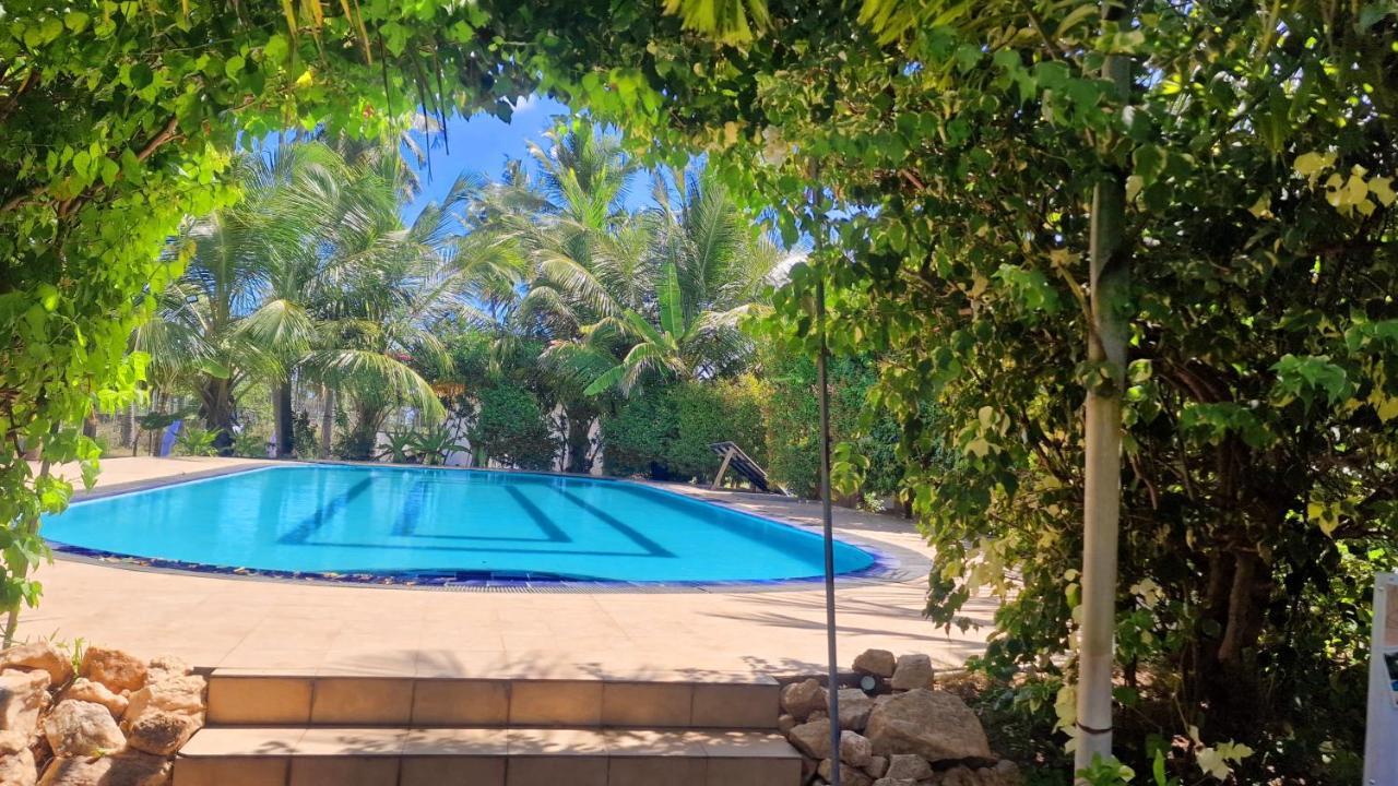 Italian Guest Hotel Trincomalee Exterior photo
